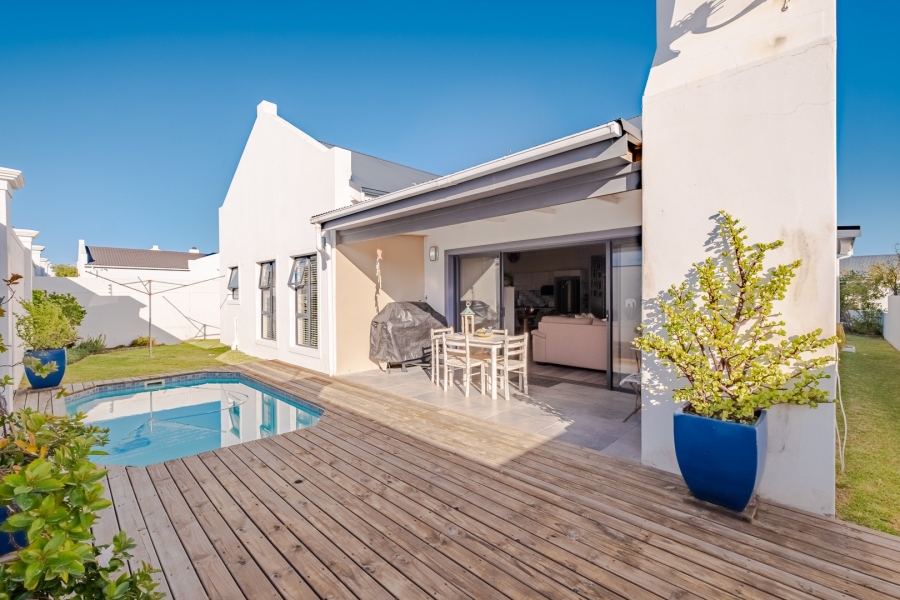3 Bedroom Property for Sale in Sandbaai Western Cape